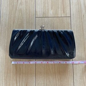 Vintage kisslock dark blue patent clutch